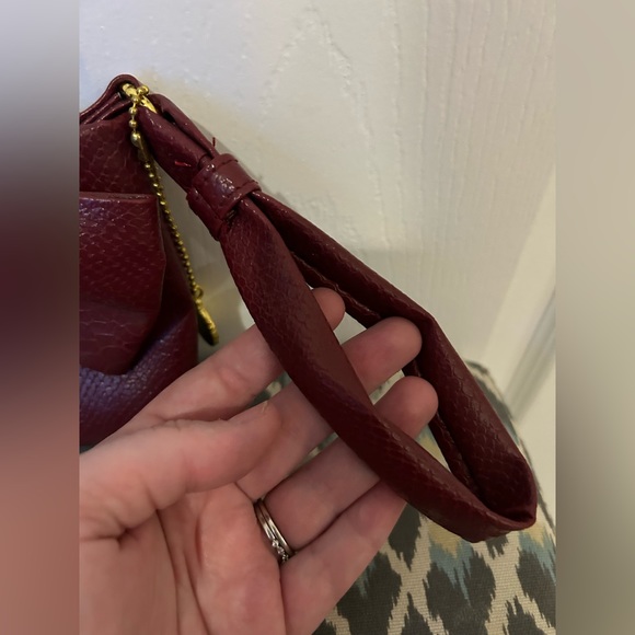 NWOT Big Buddha burgundy faux croc wristlet purse with bow - Picture 3 of 5